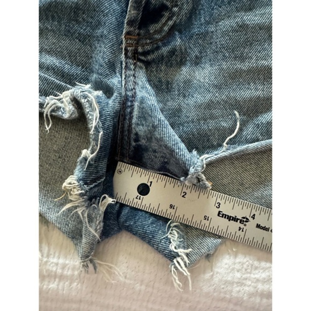 AGOLDE Parker Vintage Cut Off Distressed Denim Shorts in Swapmeet - Size 25 - Picture 8 of 8